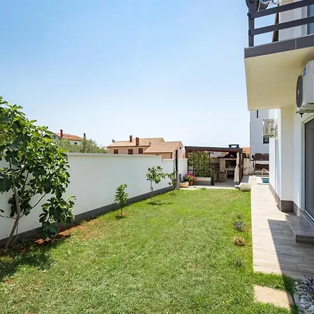 Villa Ivana With Sea View *